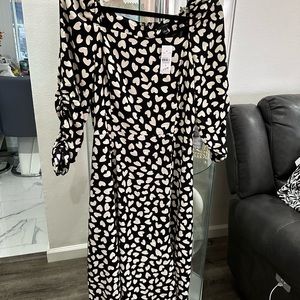 Ann Taylor dress in size 6 black and cream color combination